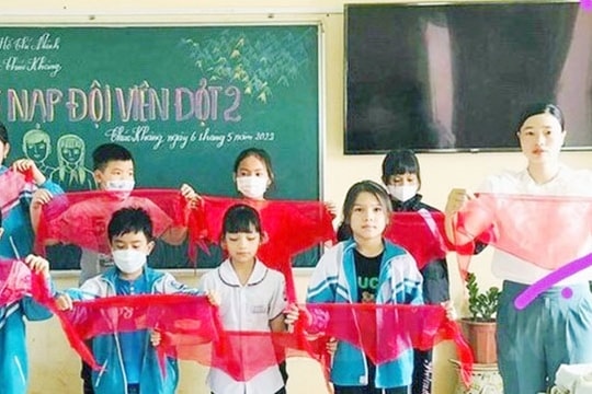 Cô Tổng phụ trách Đội làm theo lời Bác
